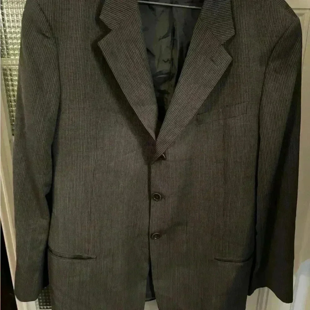 Armani Collezioni men’s dark gray striped wool blazer size 46R